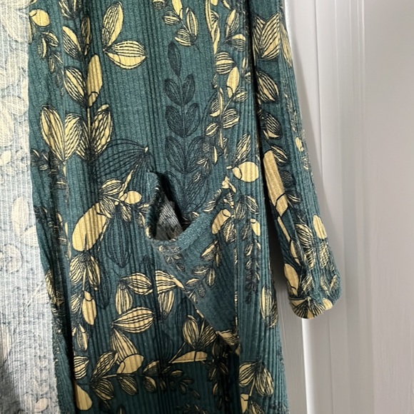 LulaRoe Sarah Long Open Floral Cardigan - Picture 5 of 9